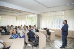 Разъяснил преимущества «карты кишинёвца» на встрече с персоналом Онкоиститута.
